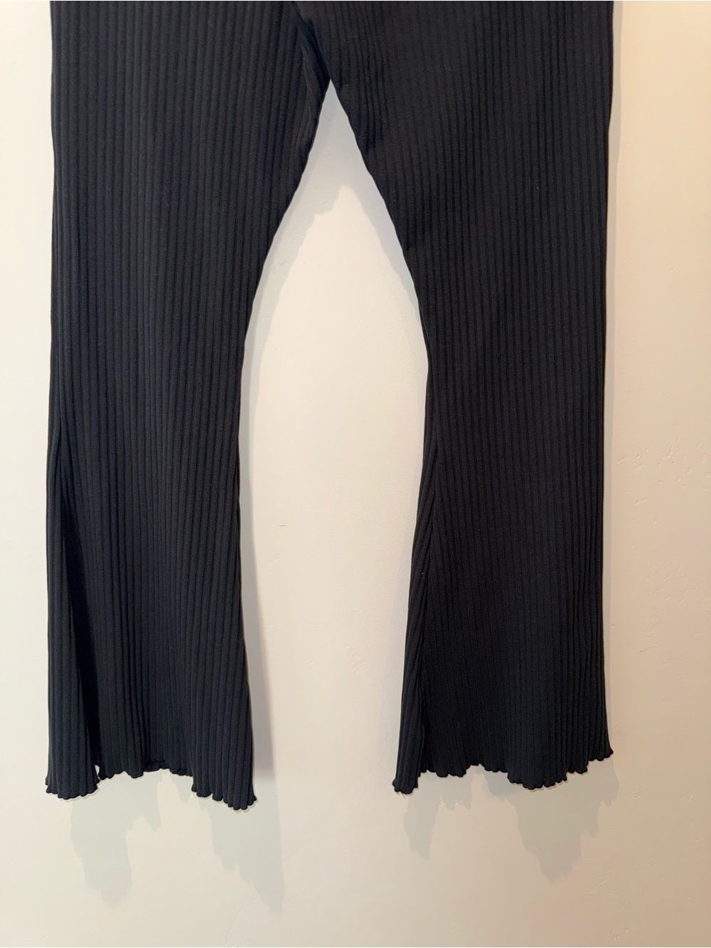 Nike Yoga Pants Womens Black Ribbed Knit Flare Lounge Travel Gym Bootcut Medium - Picture 3 of 6